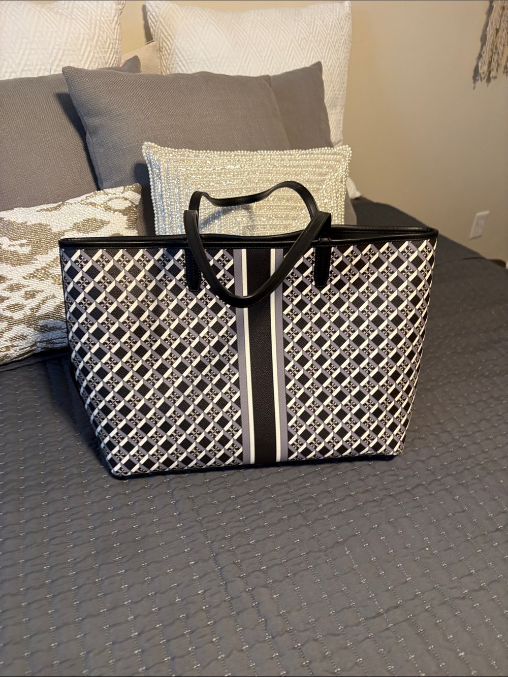 Tory Burch Black and White Logo-Print Tote - Picture 3 of 8
